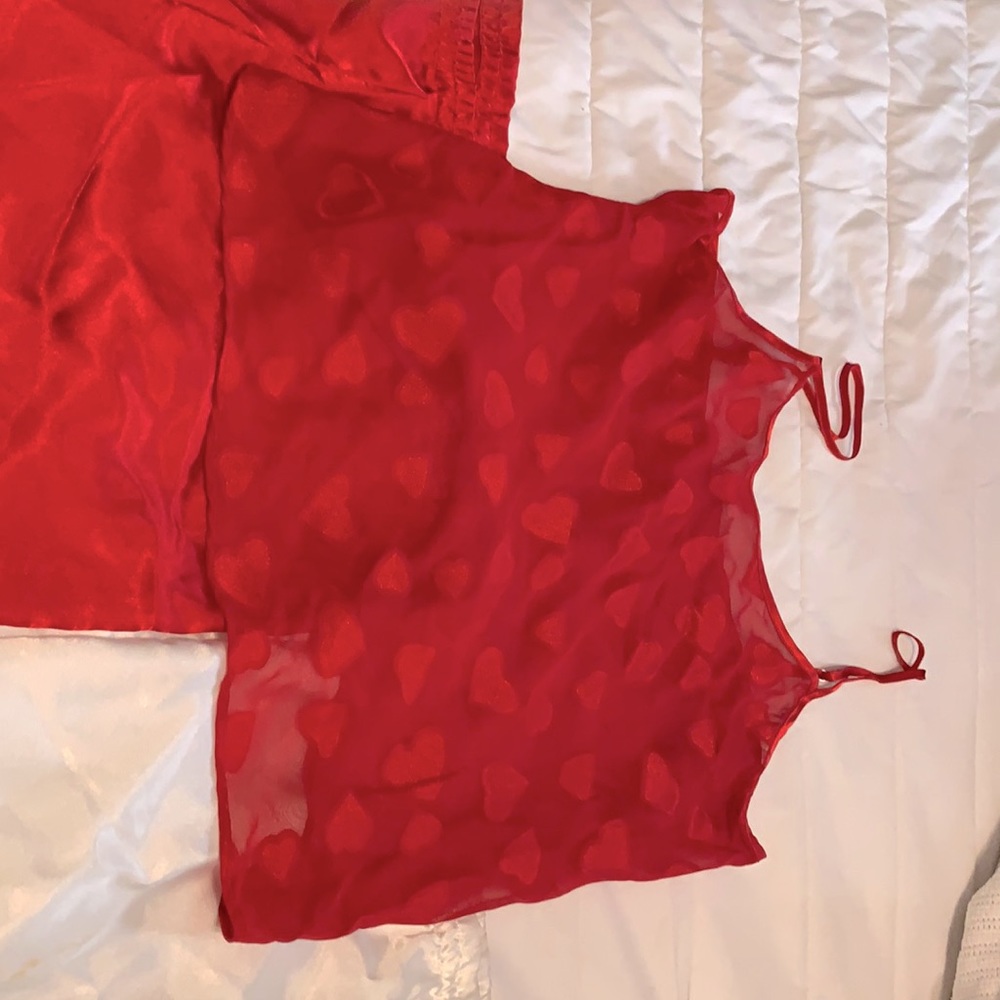 Evandale intimate. Tops and two XL bottoms